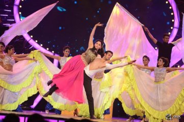 Tamannaah Dance Performance at IIFA Utsavam 2016